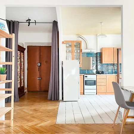 With Separate Bedroom In The Heart Of Krakow, Market Square Apartment